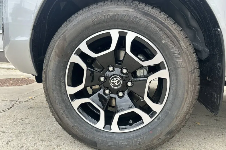 Toyota Hilux din 2025 cu 10 km - oferta TOY134081 - foto 10