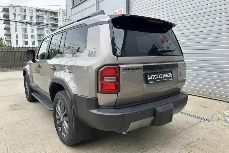 Toyota Land Cruiser 250 din 2024 cu 852 km - oferta TOY134083 - foto 9