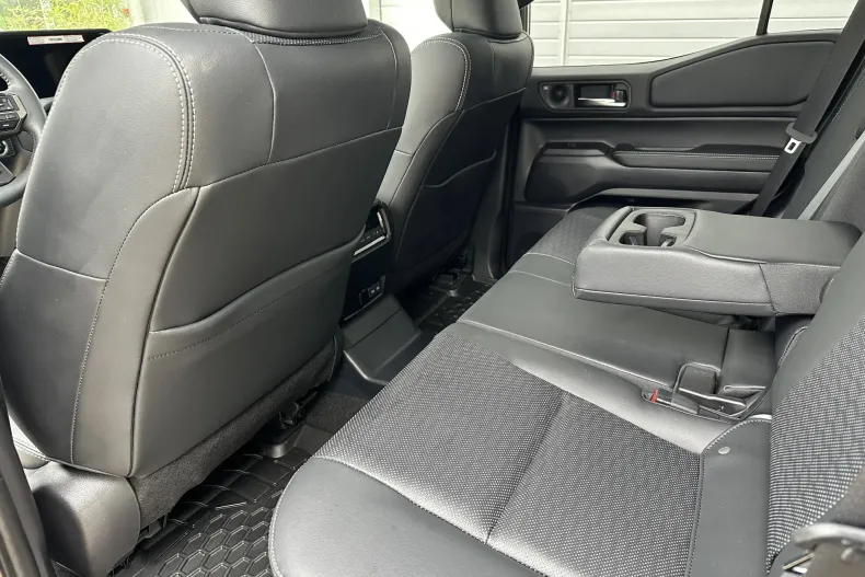 Toyota Land Cruiser 250 din 2024 cu 852 km - oferta TOY134083 - foto 16