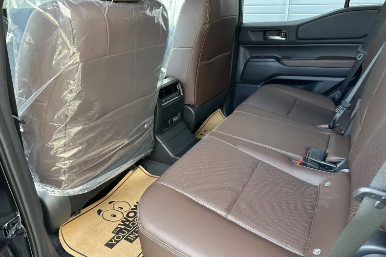 Toyota Land Cruiser 250 din 2024 cu 10 km - oferta TOY134089 - foto 12