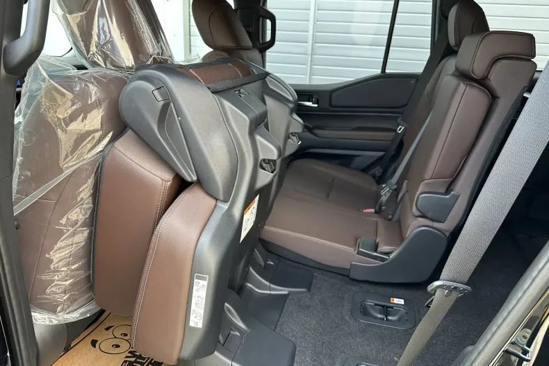 Toyota Land Cruiser 250 din 2024 cu 10 km - oferta TOY134089 - foto 13