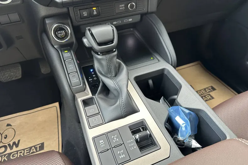 Toyota Land Cruiser 250 din 2024 cu 10 km - oferta TOY134089 - foto 25