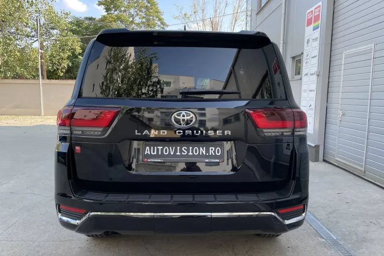 Toyota Land Cruiser 300 din 2025 cu 10 km - oferta TOY134095 - foto 6