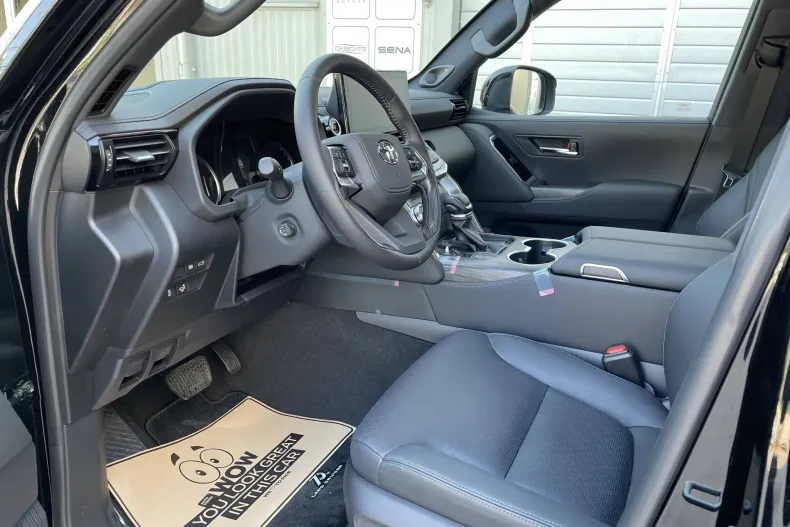 Toyota Land Cruiser 300 din 2025 cu 10 km - oferta TOY134095 - foto 10