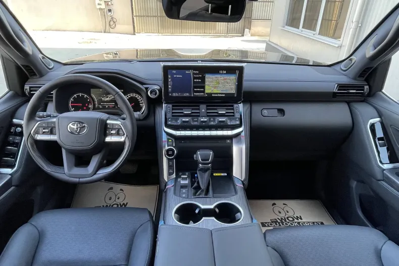 Toyota Land Cruiser 300 din 2025 cu 10 km - oferta TOY134095 - foto 13