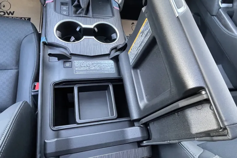 Toyota Land Cruiser 300 din 2025 cu 10 km - oferta TOY134095 - foto 18