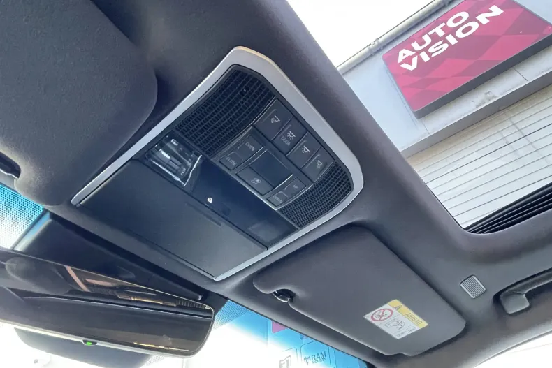 Toyota Land Cruiser 300 din 2025 cu 10 km - oferta TOY134095 - foto 19