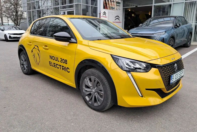 Peugeot 208 din 2023 cu 4.000 km - oferta PEU134128 - foto 1