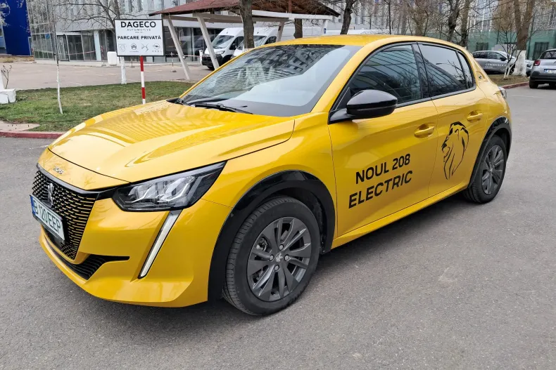 Peugeot 208 din 2023 cu 4.000 km - oferta PEU134128 - foto 8