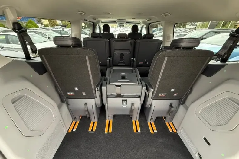 Ford Tourneo Custom din 2025 cu 1 km - oferta FOR134314 - foto 9