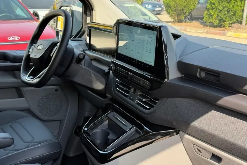 Ford Tourneo Custom din 2025 cu 1 km - oferta FOR134319 - foto 29