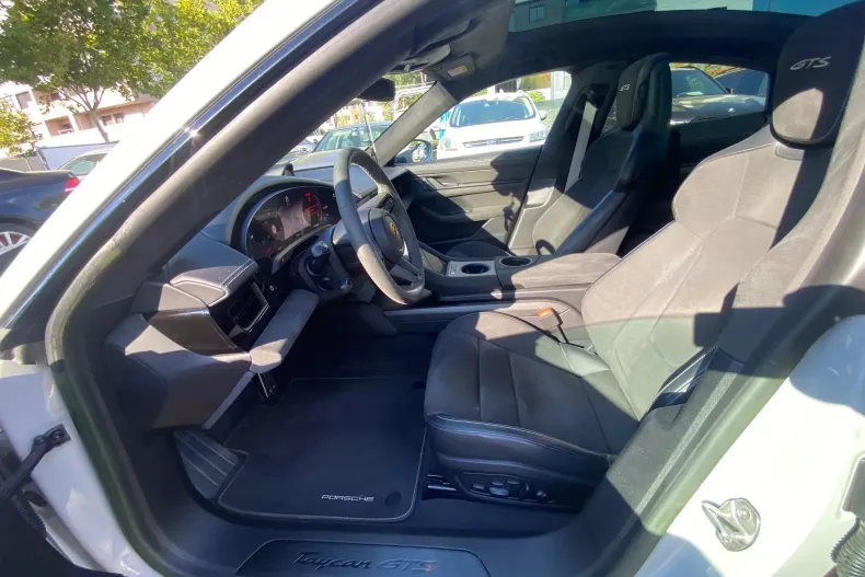 Porsche Taycan din 2023 cu 27.928 km - oferta POR134345 - foto 17