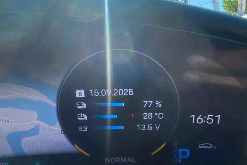 Porsche Taycan din 2023 cu 27.928 km - oferta POR134345 - foto 23