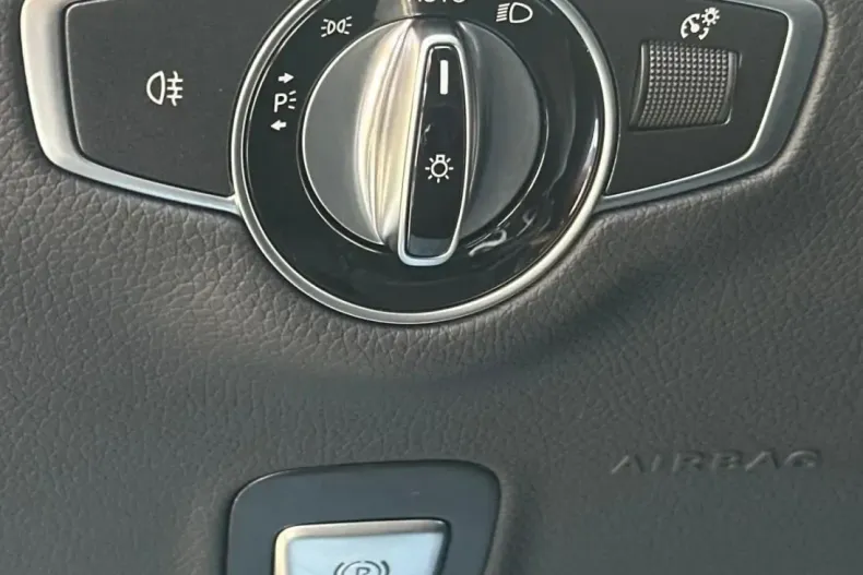 Mercedes-Benz E 200 din 2021 cu 31.400 km - oferta MER134520 - foto 43