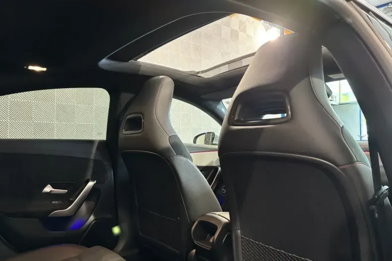 Mercedes-Benz CLA 250 din 2023 cu 9.900 km - oferta MER134534 - foto 11