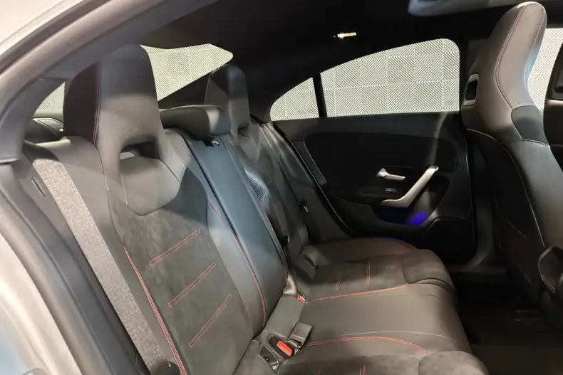 Mercedes-Benz CLA 250 din 2023 cu 9.900 km - oferta MER134534 - foto 12