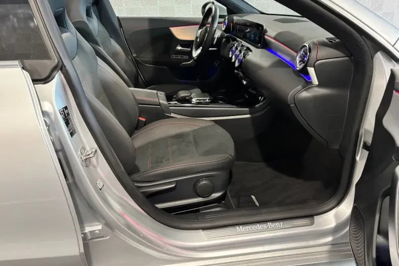 Mercedes-Benz CLA 250 din 2023 cu 9.900 km - oferta MER134534 - foto 13