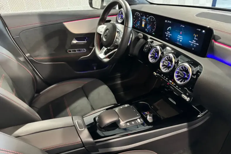 Mercedes-Benz CLA 250 din 2023 cu 9.900 km - oferta MER134534 - foto 15