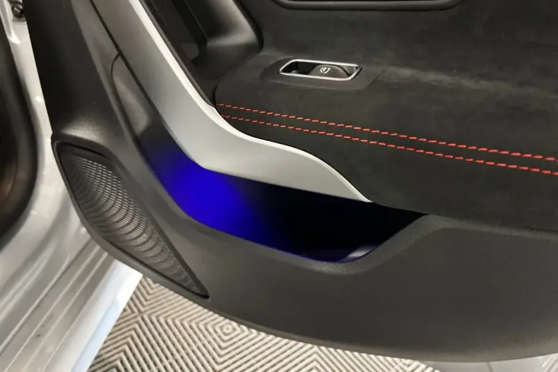 Mercedes-Benz CLA 250 din 2023 cu 9.900 km - oferta MER134534 - foto 17