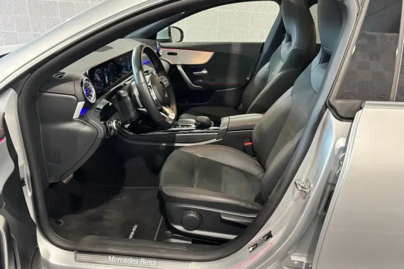 Mercedes-Benz CLA 250 din 2023 cu 9.900 km - oferta MER134534 - foto 18