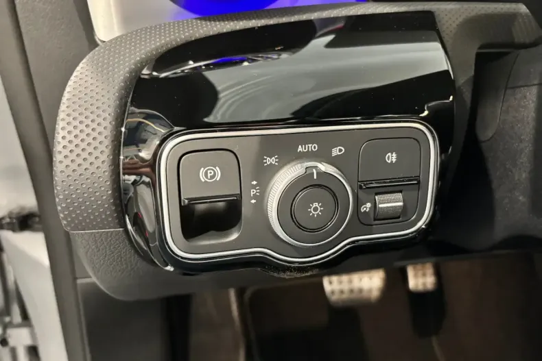 Mercedes-Benz CLA 250 din 2023 cu 9.900 km - oferta MER134534 - foto 27