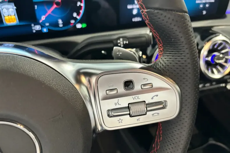 Mercedes-Benz CLA 250 din 2023 cu 9.900 km - oferta MER134534 - foto 29