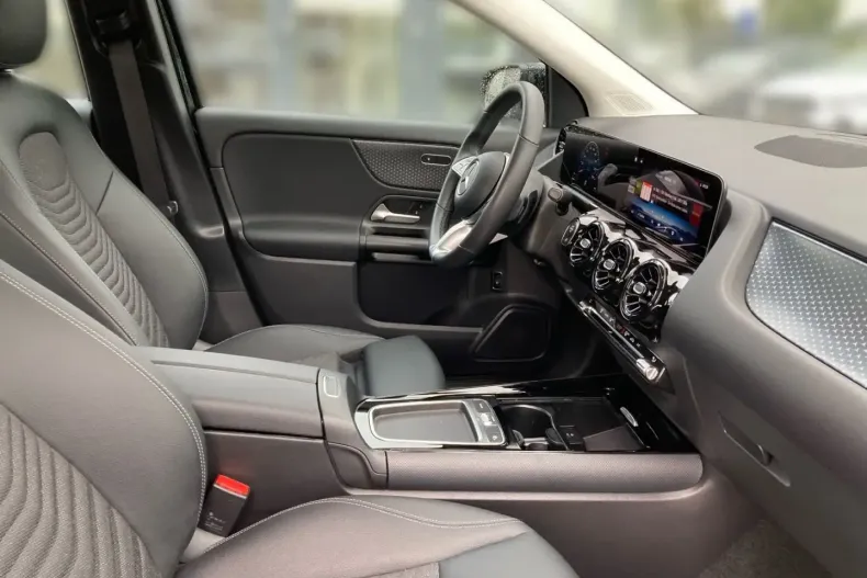 Mercedes-Benz GLA 180 din 2024 cu 40.850 km - oferta MER134558 - foto 9