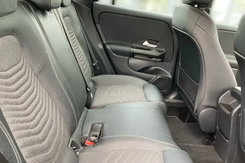 Mercedes-Benz GLA 180 din 2024 cu 40.850 km - oferta MER134558 - foto 10