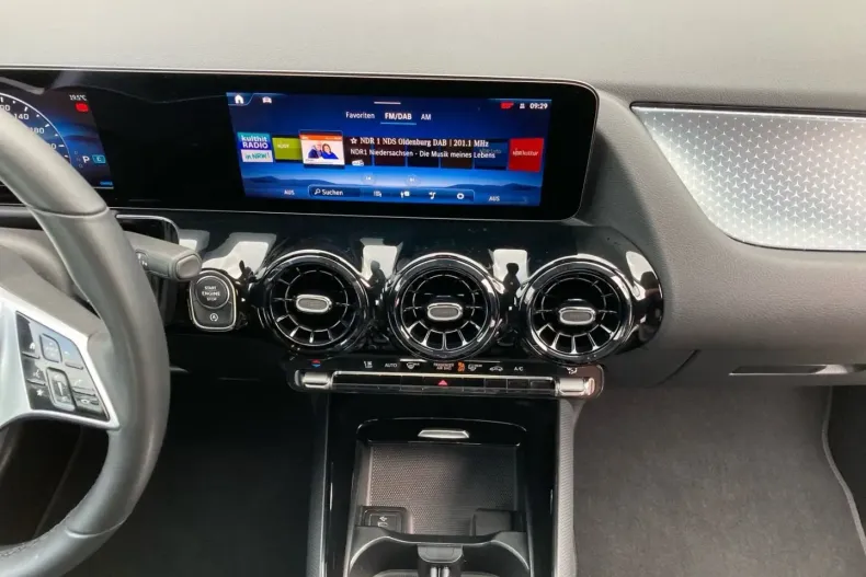 Mercedes-Benz GLA 180 din 2024 cu 40.850 km - oferta MER134558 - foto 11