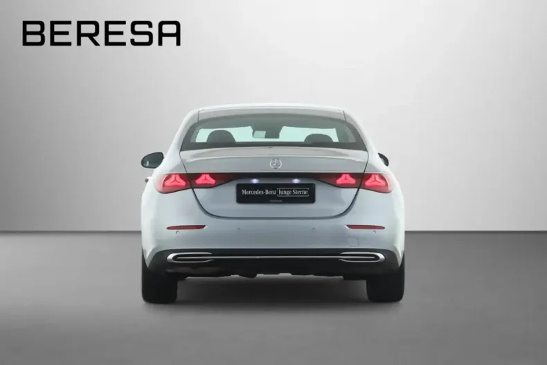 Mercedes-Benz E 200 din 2024 cu 6.900 km - oferta MER134559 - foto 4