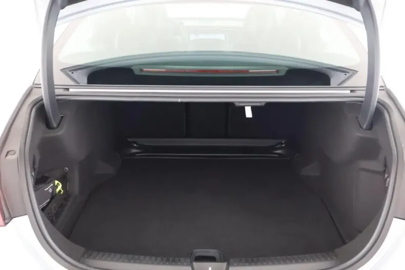 Mercedes-Benz E 200 din 2024 cu 6.900 km - oferta MER134559 - foto 12