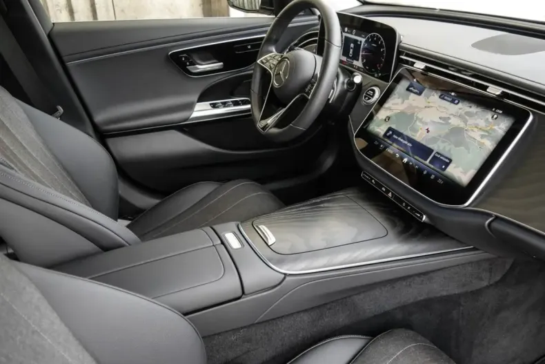 Mercedes-Benz E 200 din 2024 cu 5.033 km - oferta MER134560 - foto 3