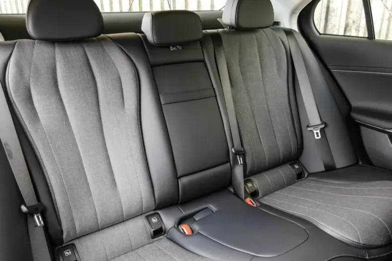 Mercedes-Benz E 200 din 2024 cu 5.033 km - oferta MER134560 - foto 4