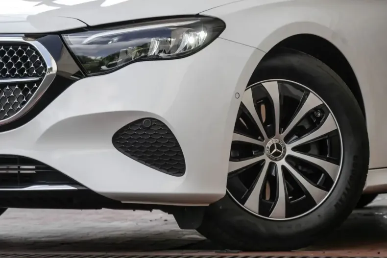 Mercedes-Benz E 200 din 2024 cu 5.033 km - oferta MER134560 - foto 5