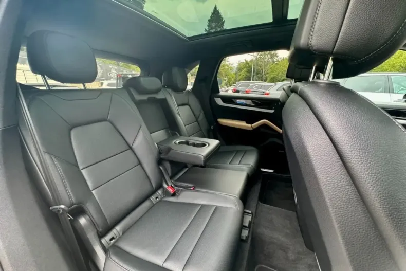 Porsche Cayenne din 2024 cu 19.940 km - oferta POR134576 - foto 19