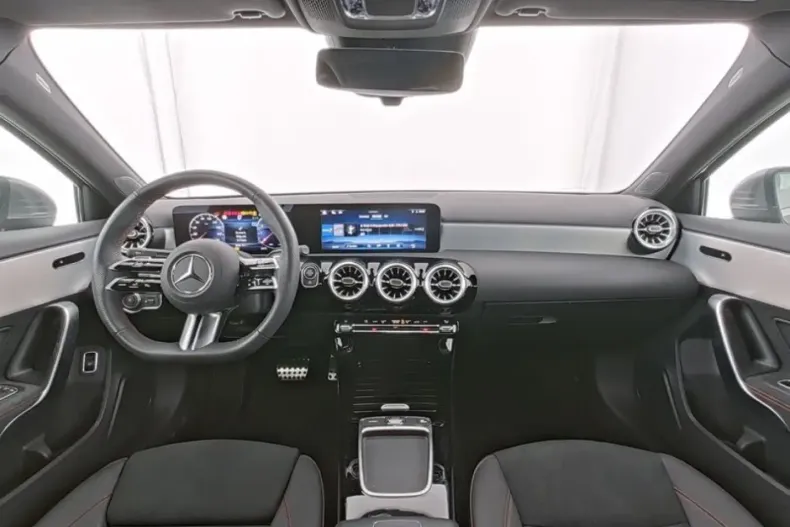 Mercedes-Benz A 180 din 2024 cu 10.500 km - oferta MER134582 - foto 6