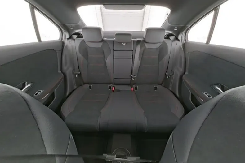 Mercedes-Benz A 180 din 2024 cu 10.500 km - oferta MER134582 - foto 7