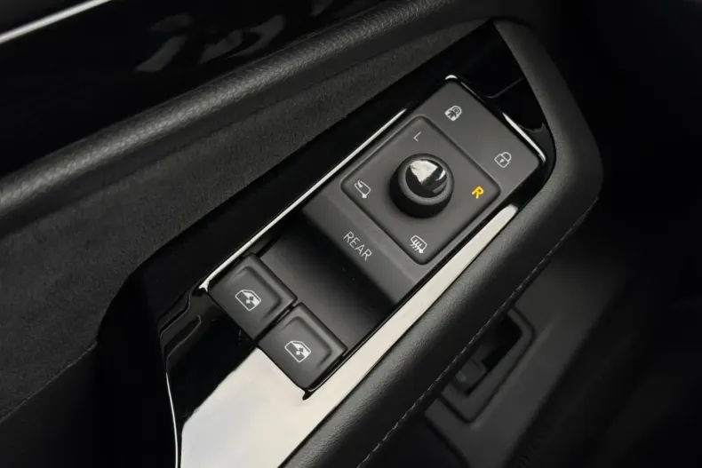 Volkswagen ID.7 din 2023 cu 3.692 km - oferta VOL134661 - foto 14