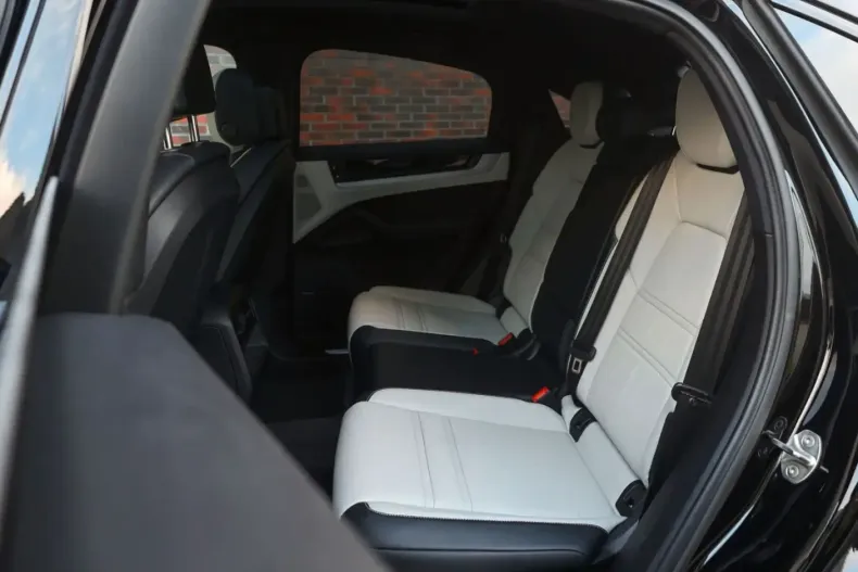 Porsche Cayenne din 2024 cu 48.361 km - oferta POR134689 - foto 30