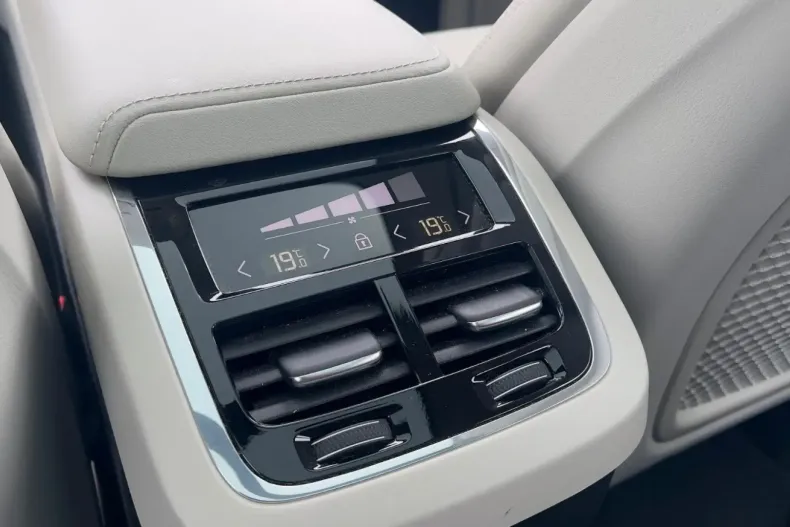 Volvo XC60 din 2022 cu 59.550 km - oferta VOL134713 - foto 28