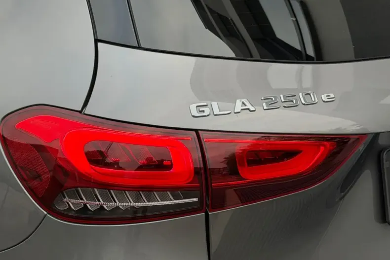 Mercedes-Benz GLA 250 din 2022 cu 108.089 km - oferta MER134723 - foto 48