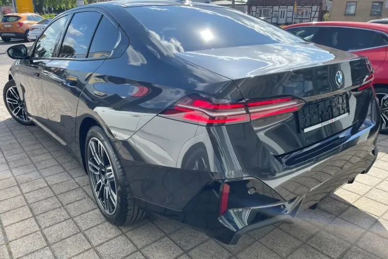 BMW 550 din 2024 cu 4.964 km - oferta BMW134733 - foto 2