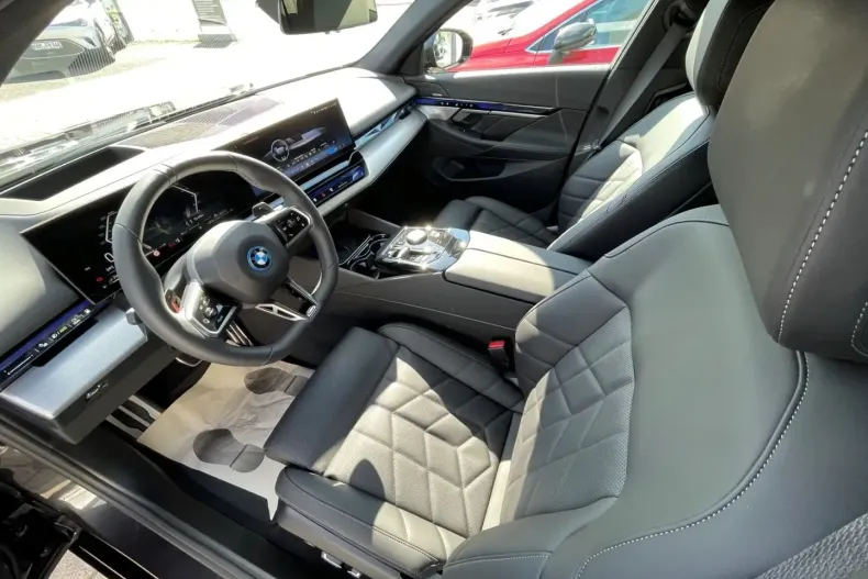 BMW 550 din 2024 cu 4.964 km - oferta BMW134733 - foto 8