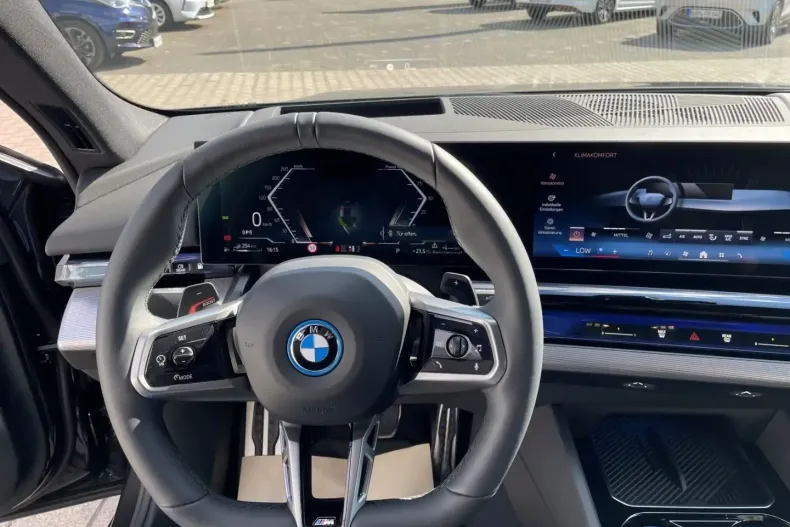 BMW 550 din 2024 cu 4.964 km - oferta BMW134733 - foto 9