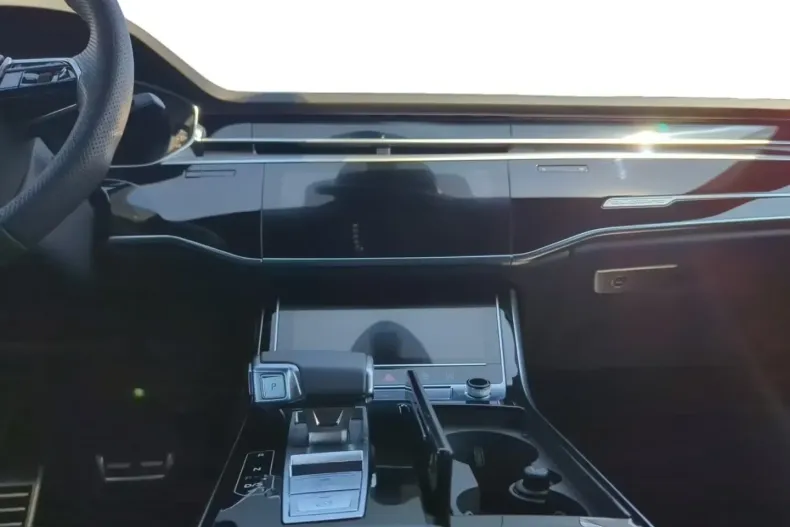 Audi A8 din 2022 cu 85.593 km - oferta AUD134766 - foto 9