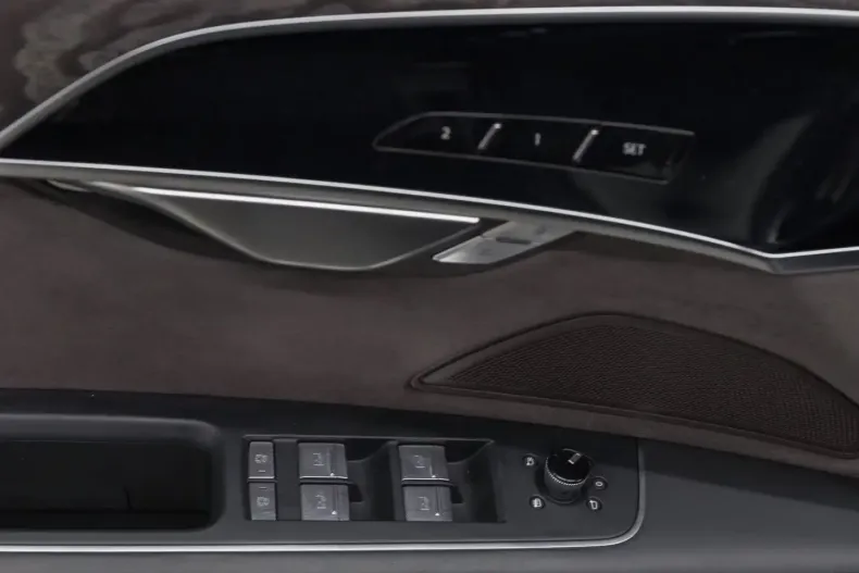 Audi A8 din 2023 cu 72.810 km - oferta AUD134769 - foto 8