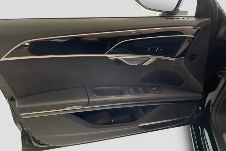 Audi A8 din 2021 cu 40.653 km - oferta AUD134773 - foto 4