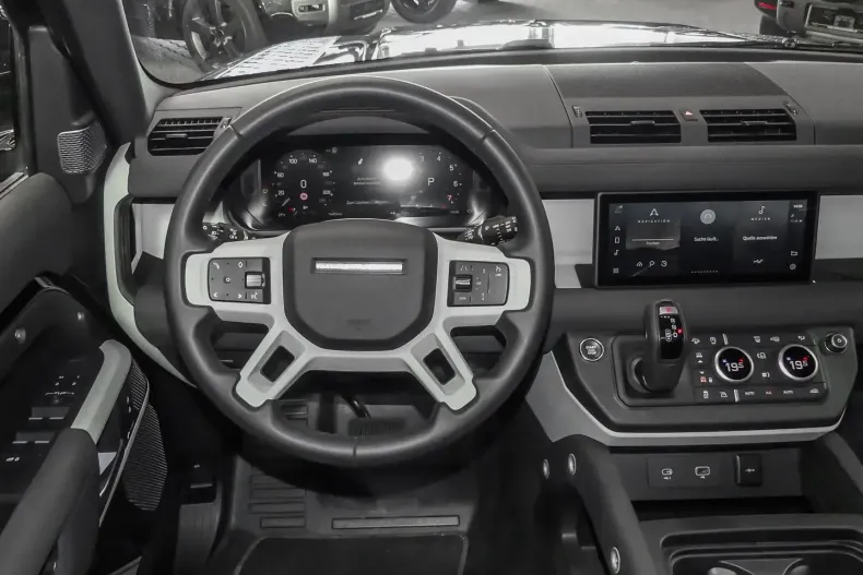 Land Rover Defender din 2023 cu 26.040 km - oferta LAN134775 - foto 12