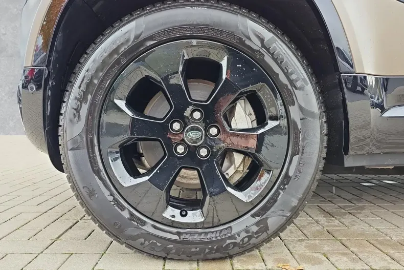 Land Rover Defender din 2023 cu 38.600 km - oferta LAN134784 - foto 6