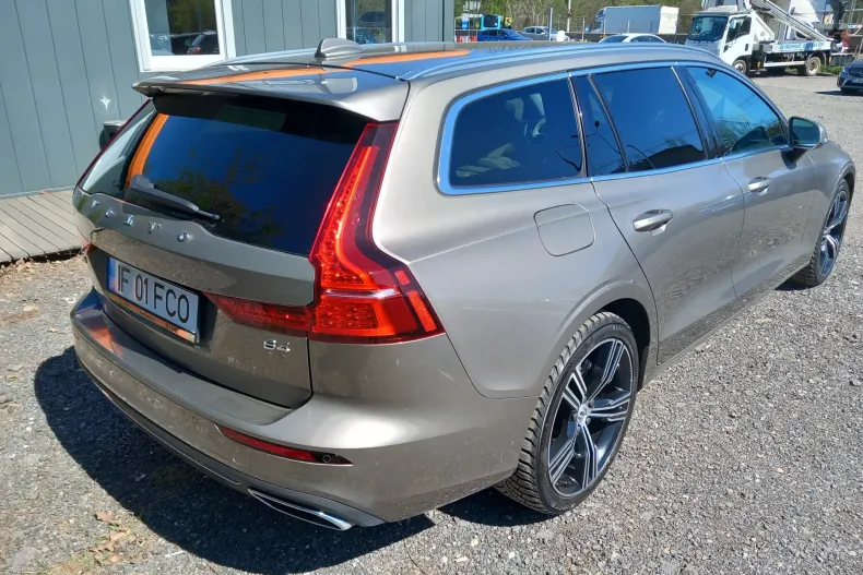 Volvo V60 din 2021 cu 60.908 km - oferta VOL134802 - foto 3